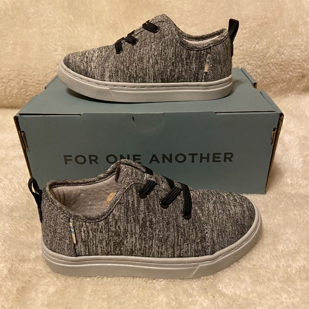 Toddler T9 Lenny TOMS. Never worn by us. My son didn’t like them.